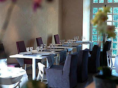 Logis Hotel Le Prieure Des Gourmands Шатобриан Экстерьер фото